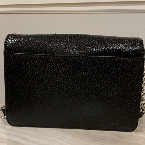 **SOLD*** Michael Kors Daniella Snake Scale Print Silver Chain Crossbody - Picture 4 of 17